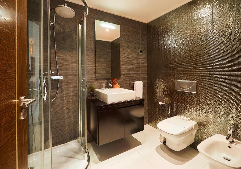 Koupelna v ubytování RK Suite Hotel