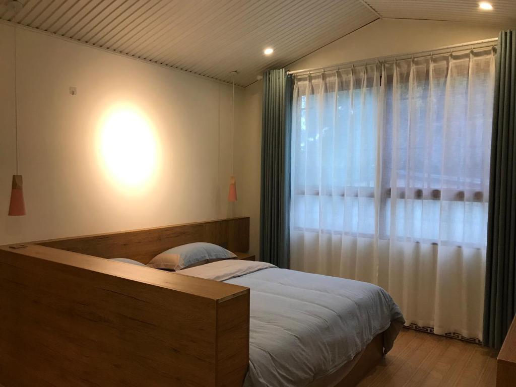 Postel nebo postele na pokoji v ubytování Enshi Grand Canyon Chunlun Farmstay