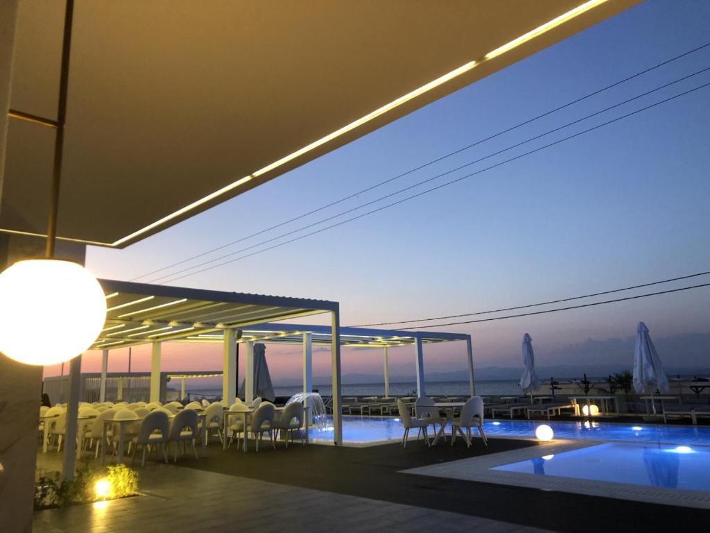Bazén v ubytovaní Crystal villas & suites alebo v jeho blízkosti