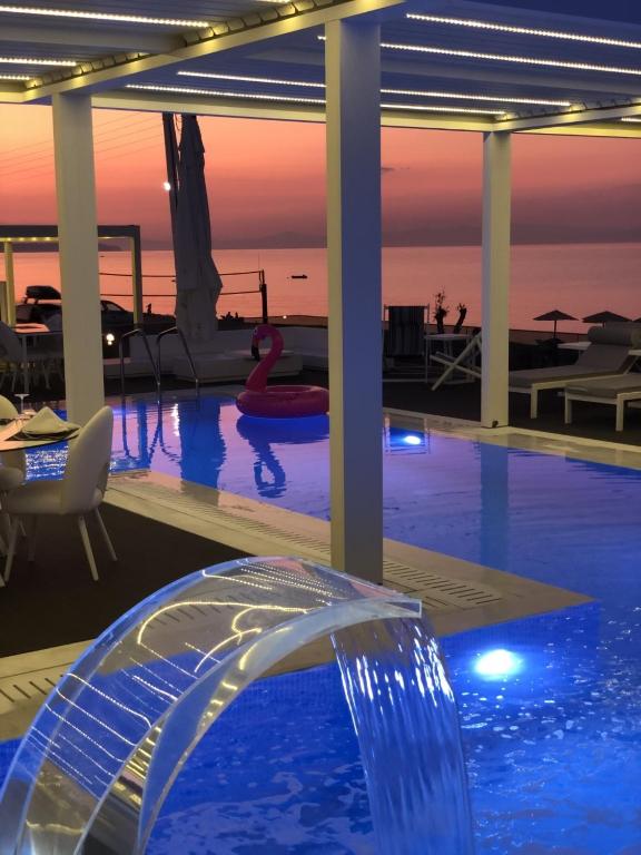 Bazén v ubytovaní Crystal villas & suites alebo v jeho blízkosti
