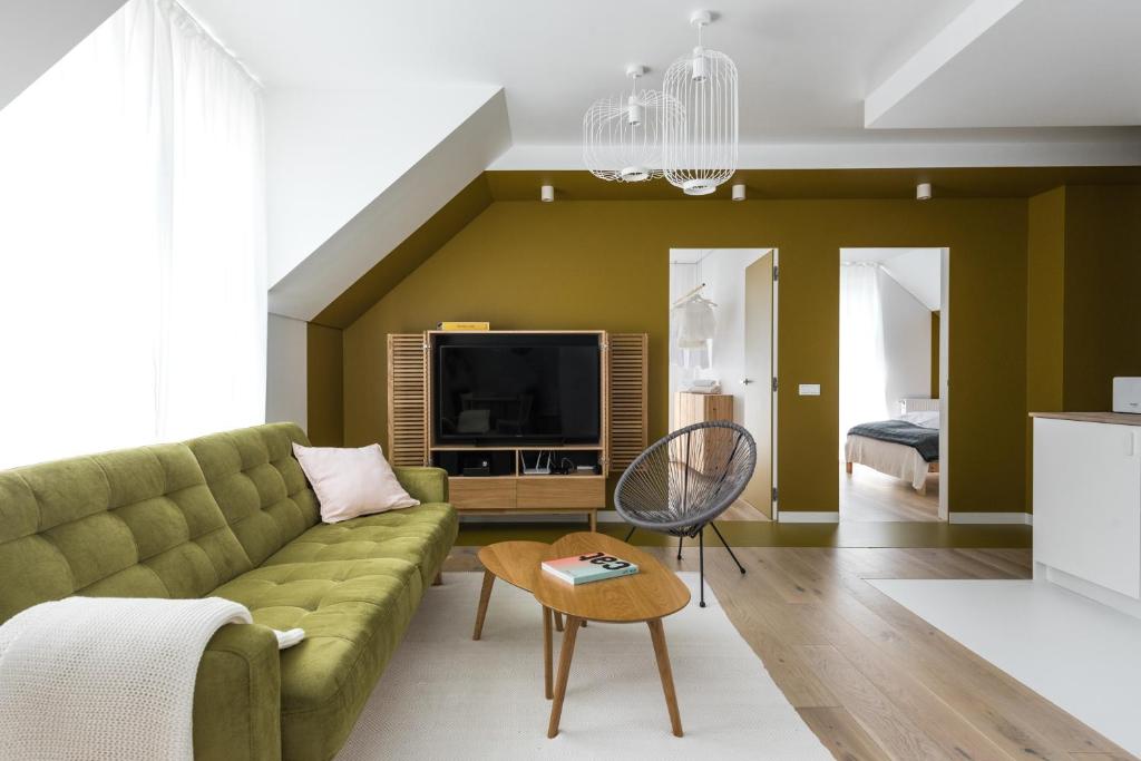 Televízia a/alebo spoločenská miestnosť v ubytovaní Colors Apartments Zator - tylko 10 minut piechotą od Energylandii