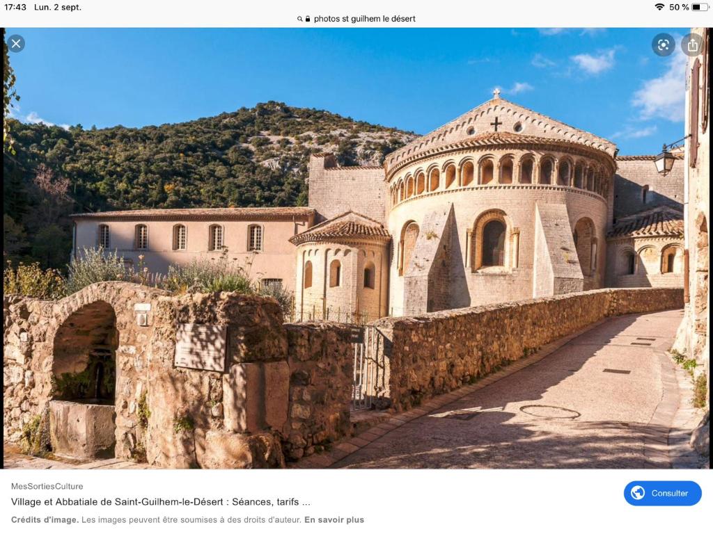 a picture of a building with a mountain in the background at Entre mer et lac Salagou in Saint-André-de-Sangonis