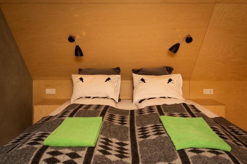 Postel nebo postele na pokoji v ubytování Viking Cottages & Apartments