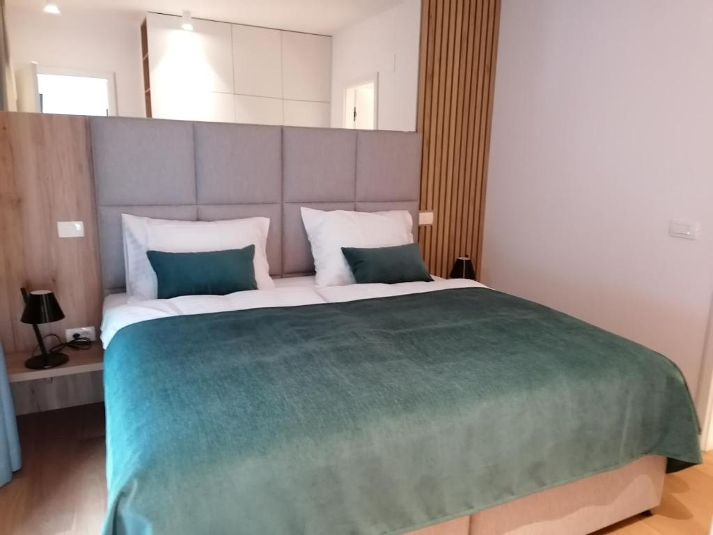 Postel nebo postele na pokoji v ubytování Regentova Suites Ljubljana