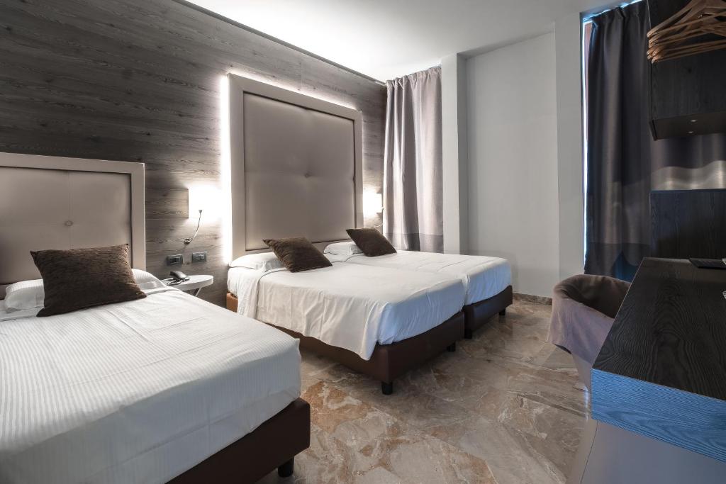 Postel nebo postele na pokoji v ubytování Canova Hotel