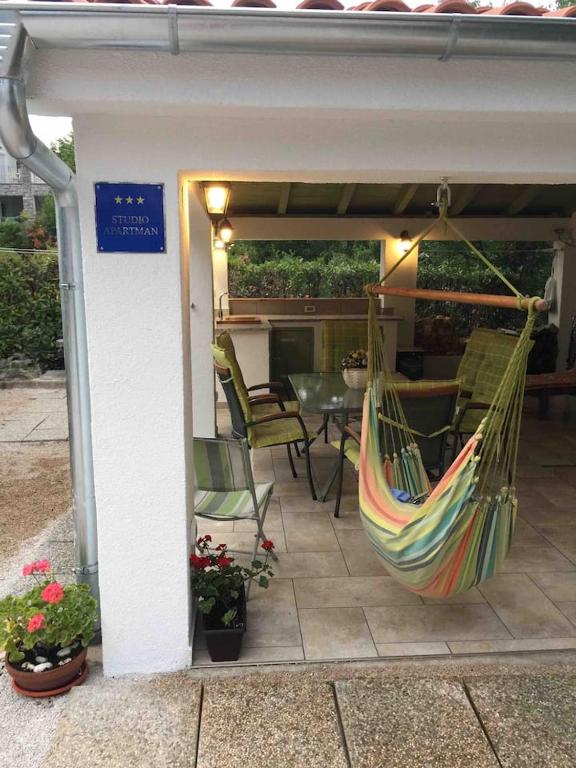 Patio lub wspólna przestrzeń na świeżym powietrzu w obiekcie SEASIDE VACATION RENTAL 4TUNA