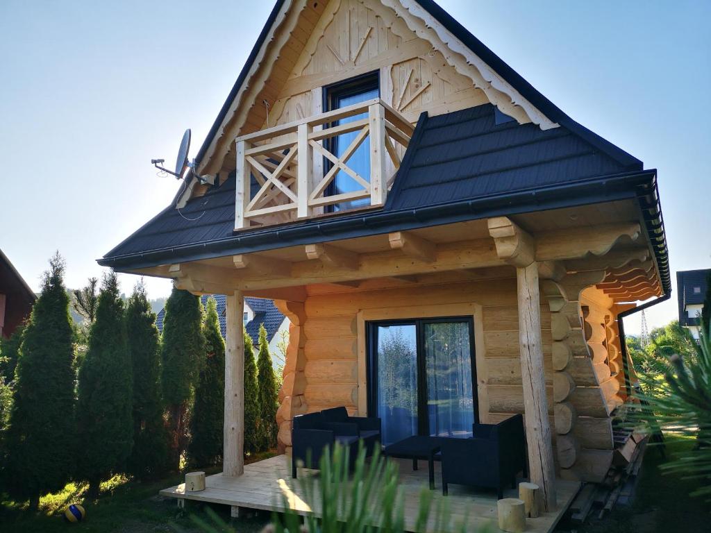 a small log cabin with a gambrel roof at Domki Góralskie Hawrań i Murań in Bukowina Tatrzańska