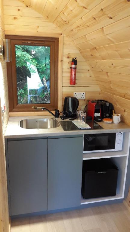 Cucina o angolo cottura di Priory Glamping Pods and Guest accommodation