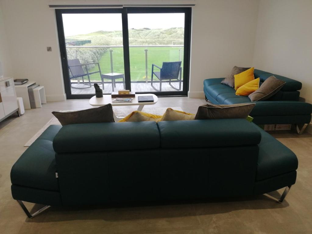 Portrush luxury apartment, Currangate - Hizvo