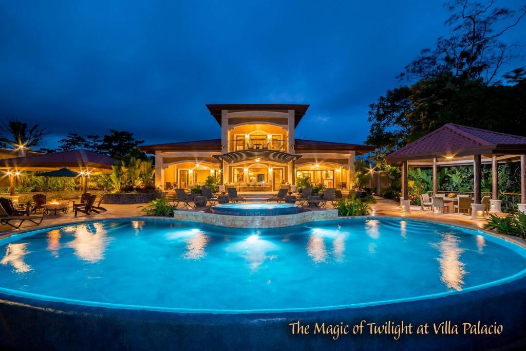 Bazén v ubytování The Springs Resort & Spa at Arenal nebo v jeho okolí