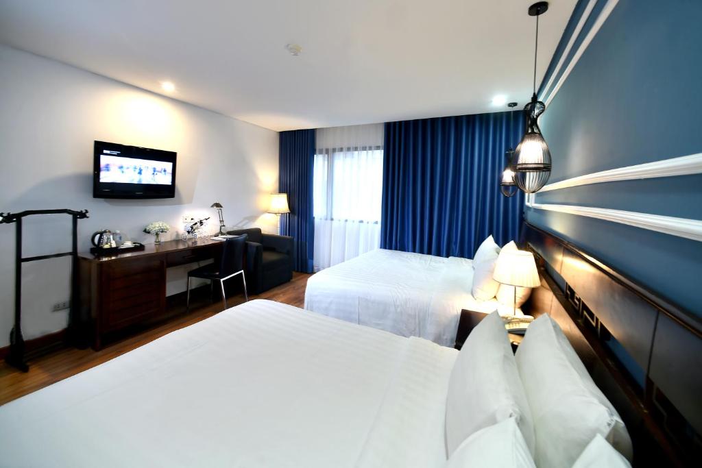 Postel nebo postele na pokoji v ubytování Hanoi Eternity Hotel