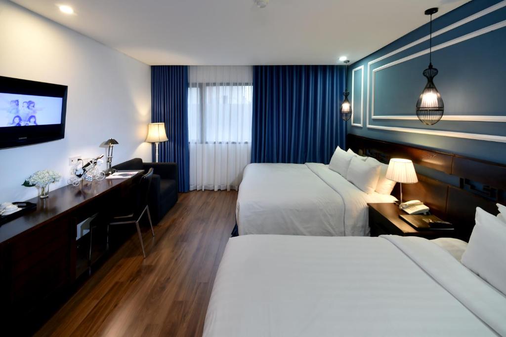 Postel nebo postele na pokoji v ubytování Hanoi Eternity Hotel