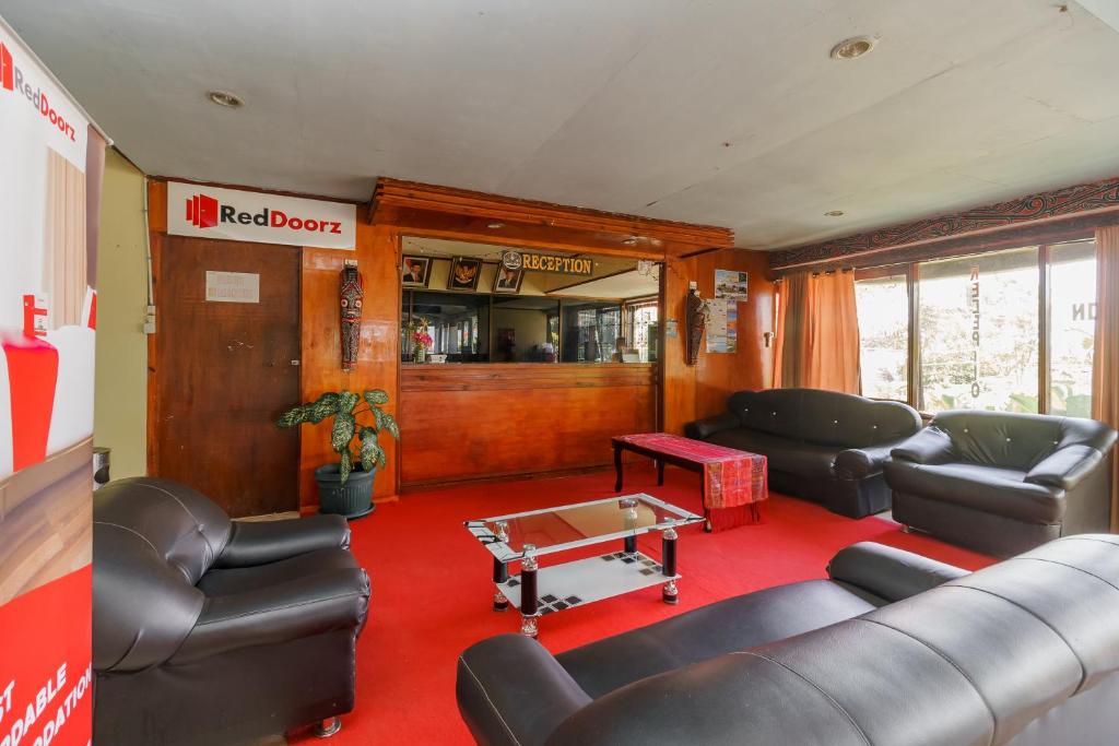 Posezení v ubytování RedDoorz @ Tuktuk Danau Toba