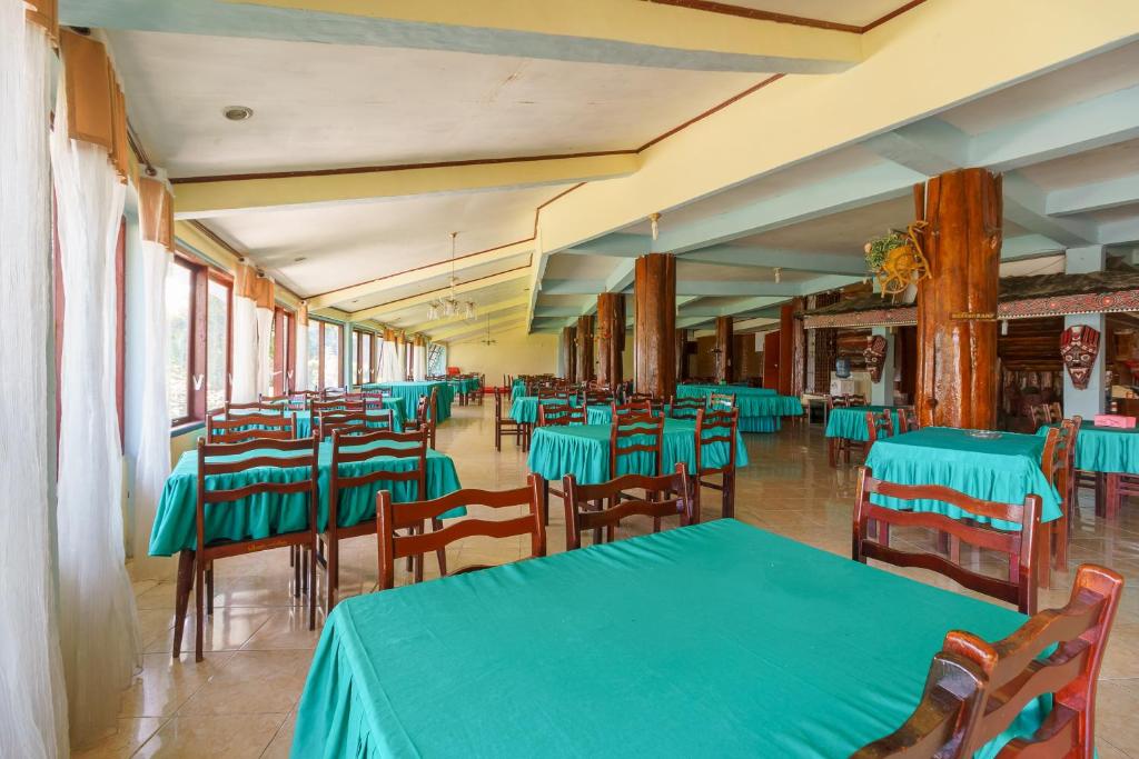 Restaurace v ubytování RedDoorz @ Tuktuk Danau Toba