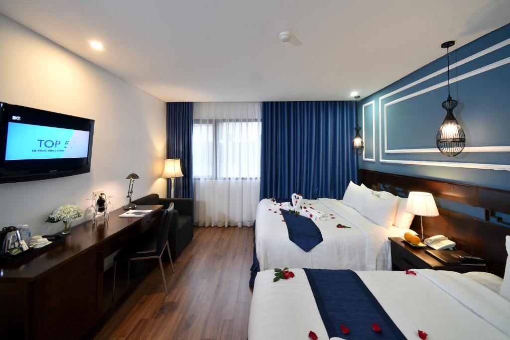 Postel nebo postele na pokoji v ubytování Hanoi Eternity Hotel