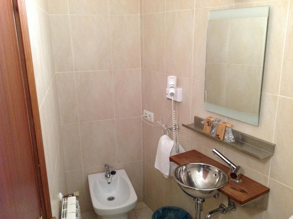 Hostal Cerezo 2 - Single Room