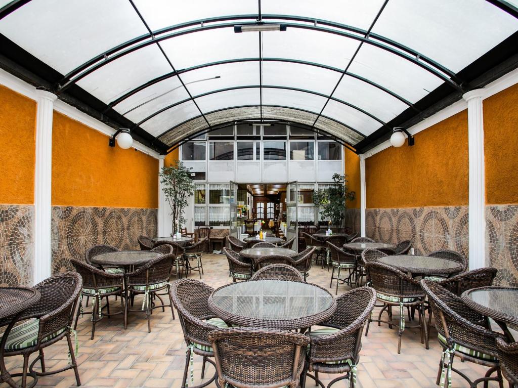  San Francisco Plazza