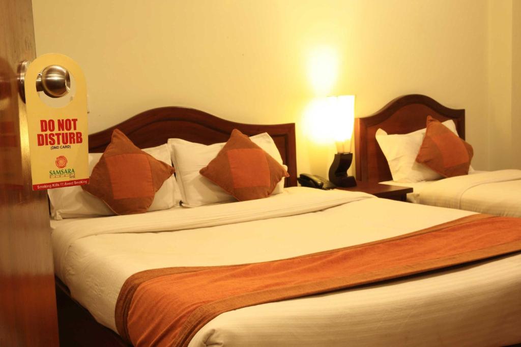 Postel nebo postele na pokoji v ubytování Samsara Boutique Hotel