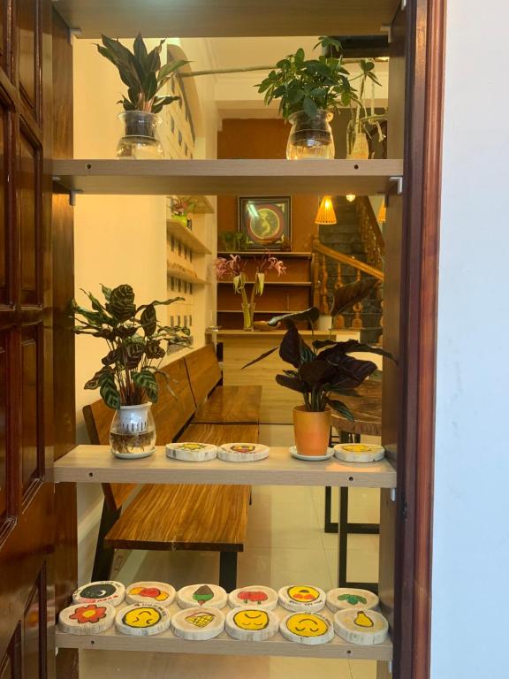 a room with a table with plates of food at Be's Home & Tours in Ha Giang