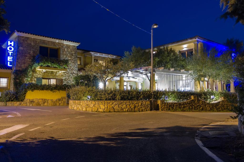 a street in front of a building at night at Hotel Lu Pitrali in San Teodoro
