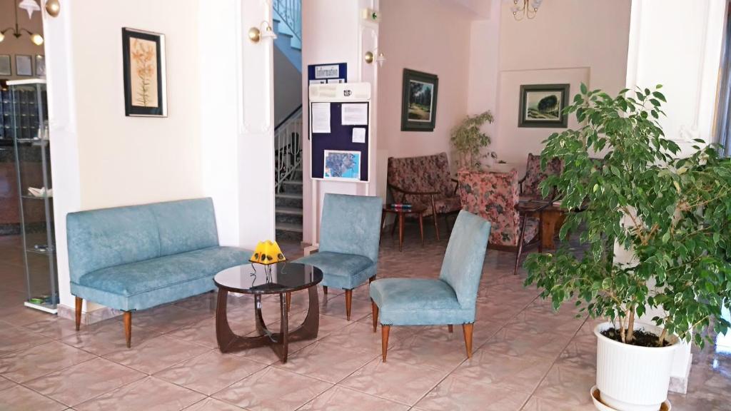Posezení v ubytování Nireus Hotel