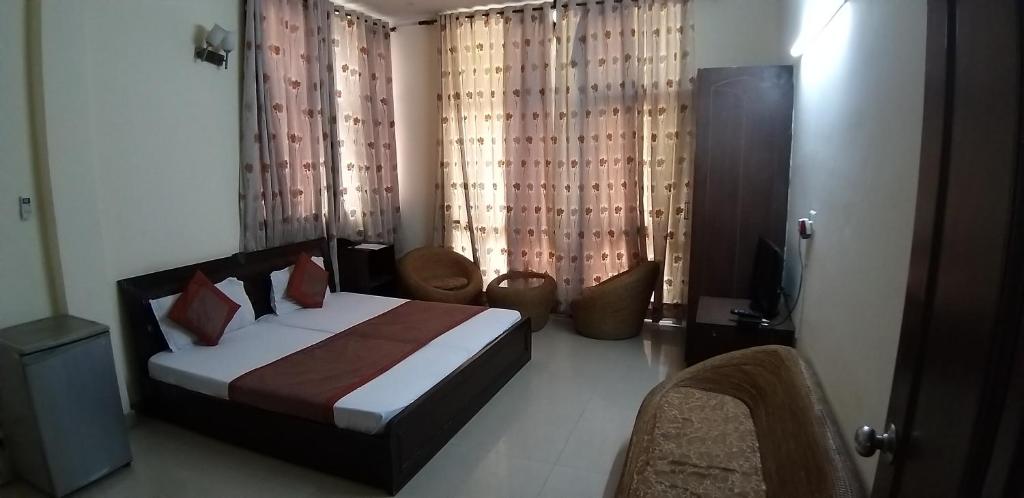 Postel nebo postele na pokoji v ubytování Hotel Home Stay Dwarka