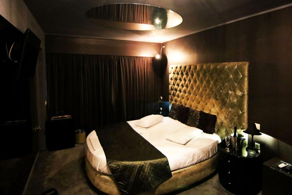 The Crystal Blue Hotel - Resim 12