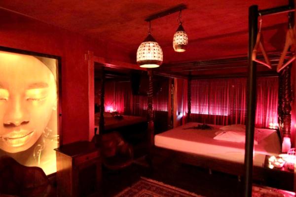 The Crystal Blue Hotel - Resim 11