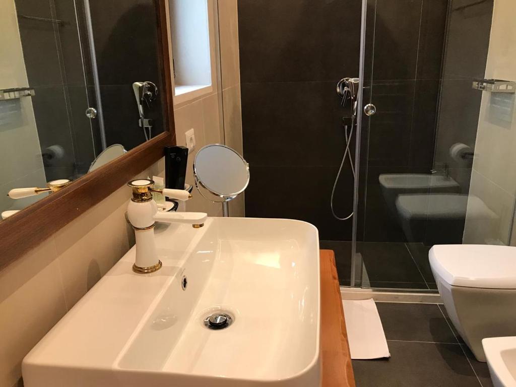 Koupelna v ubytování Vinea Resort