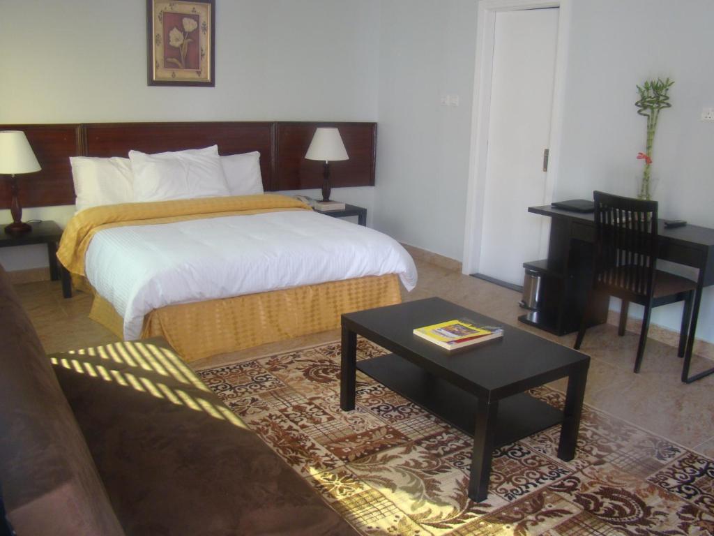 Postel nebo postele na pokoji v ubytování Al Dar Inn Hotel Apartment