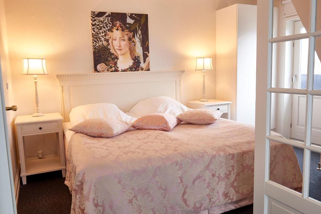 Postel nebo postele na pokoji v ubytování Hotel Faaborg Fjord