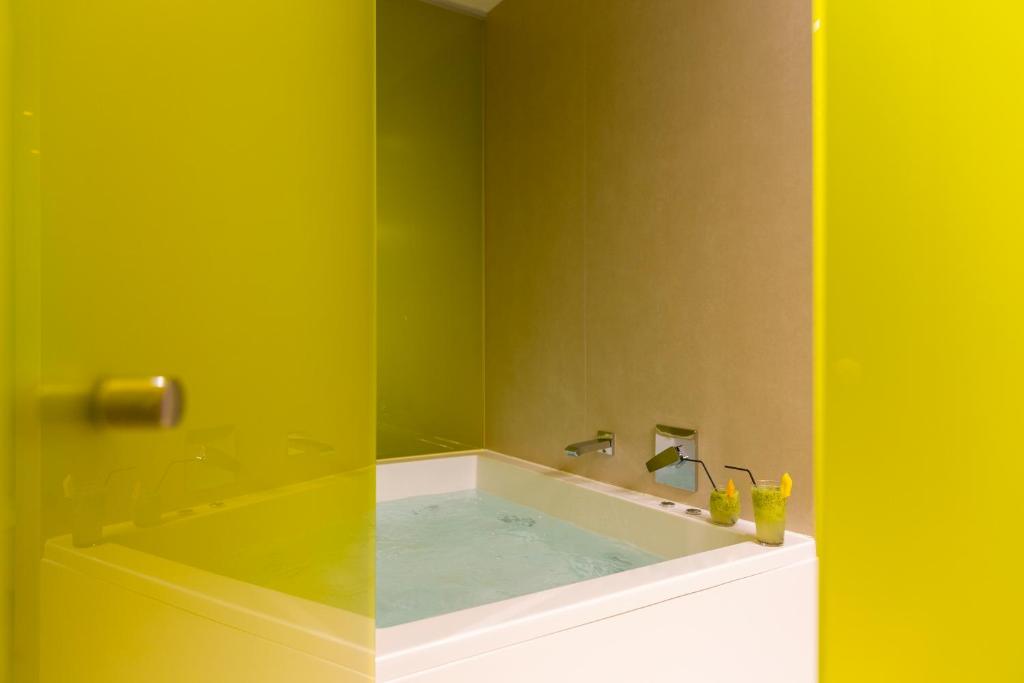 Un baño de Hotel Macià Sevilla Kubb
