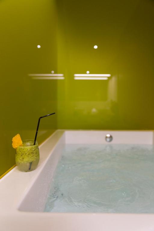 Hotel Macià Sevilla Kubb - Resim 39