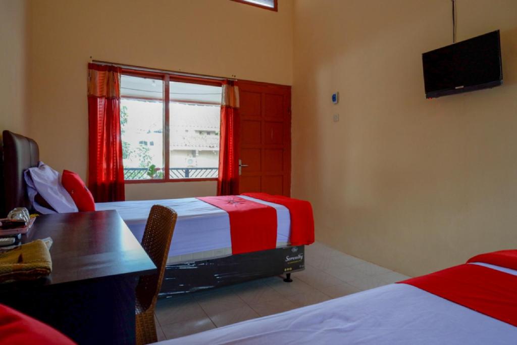RedDoorz Syariah near Alun Alun Purwokerto - Twin Room