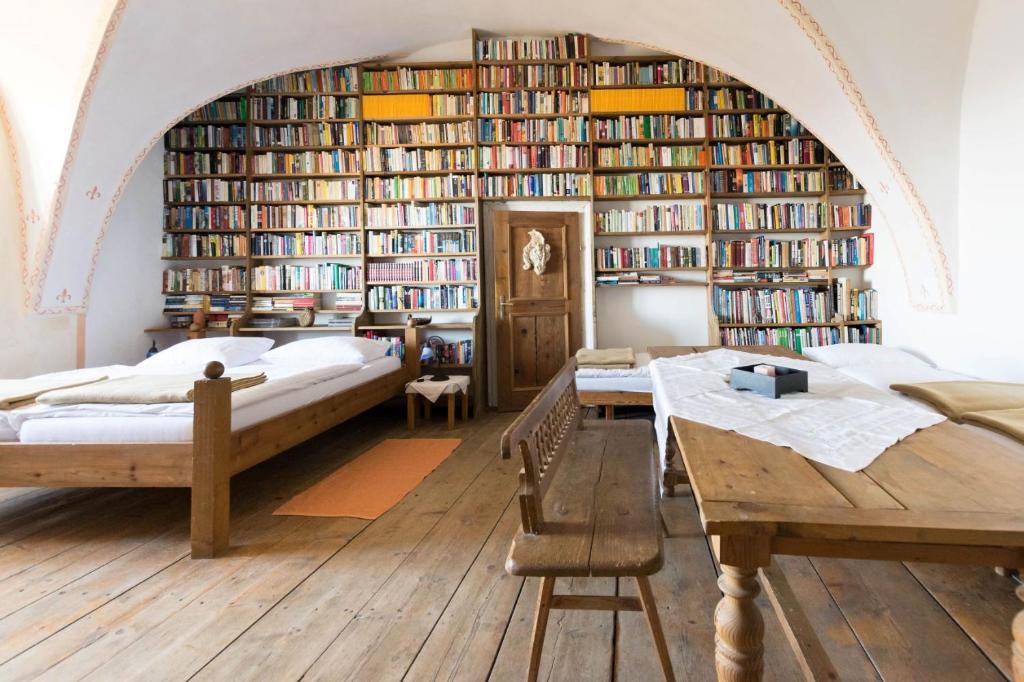 Postel nebo postele na pokoji v ubytování Burg Plankenstein