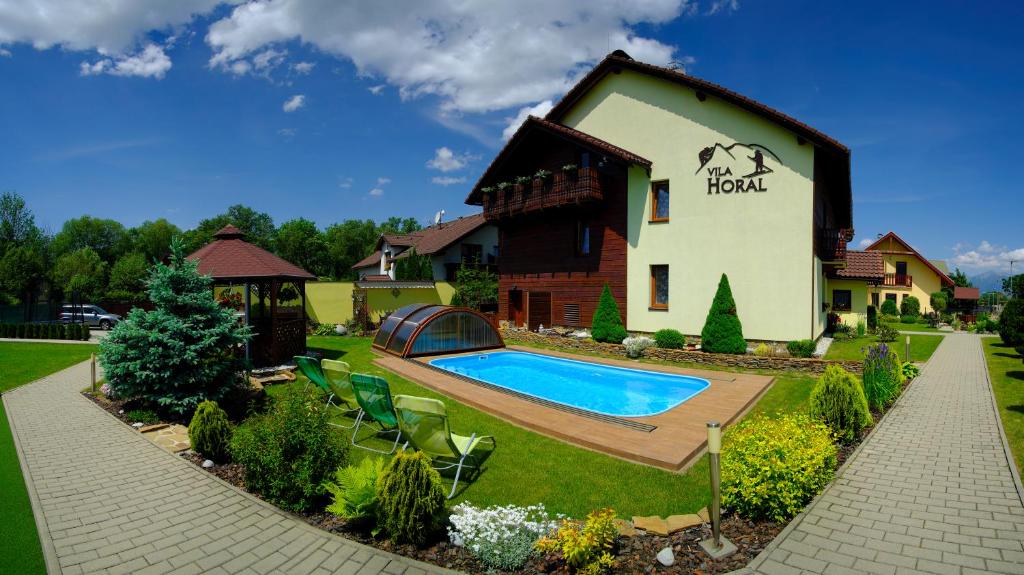 Bazén v ubytování Vila Horal nebo v jeho okolí