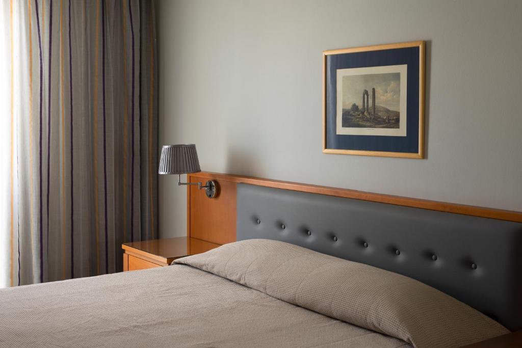 Posteľ alebo postele v izbe v ubytovaní Athena Hotel