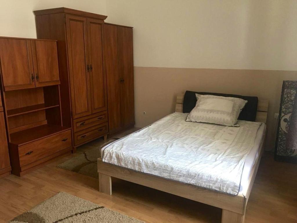 Postel nebo postele na pokoji v ubytování Árkádia Apartman