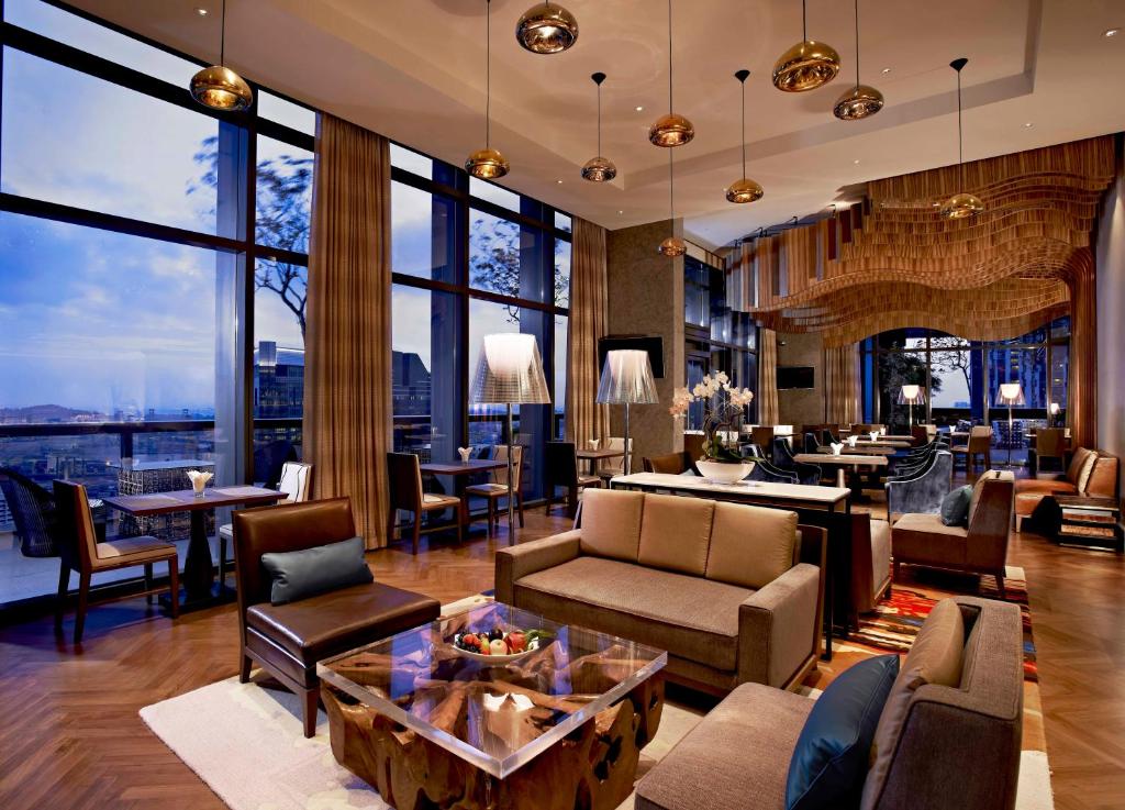 Khu vực ghế ngồi tại Carlton City Hotel Singapore