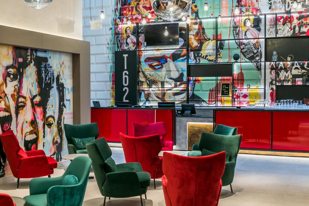 a waiting room with red and green chairs at T62 Hotel in Budapest