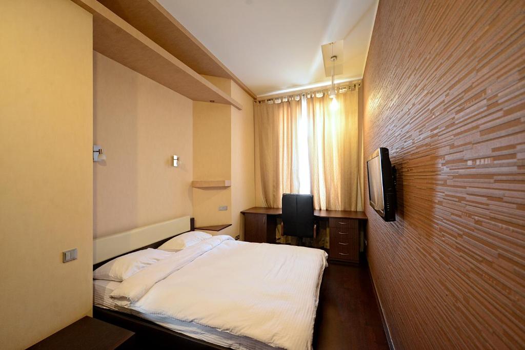 Pushkinskaya Apartments - Apartment With Balcony