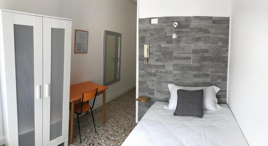 Postel nebo postele na pokoji v ubytování Albergo Moderno