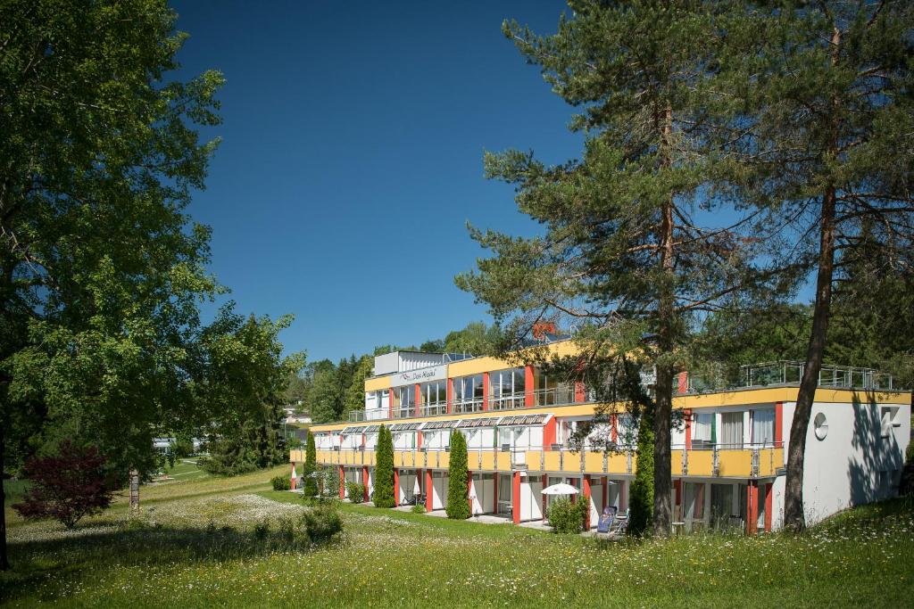 Gedung tempat hotel berlokasi