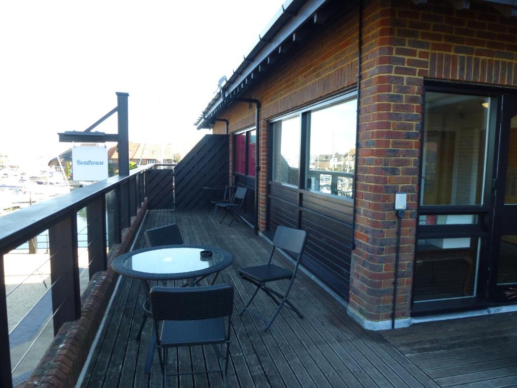 Balkón nebo terasa v ubytování Boathouse Hotel