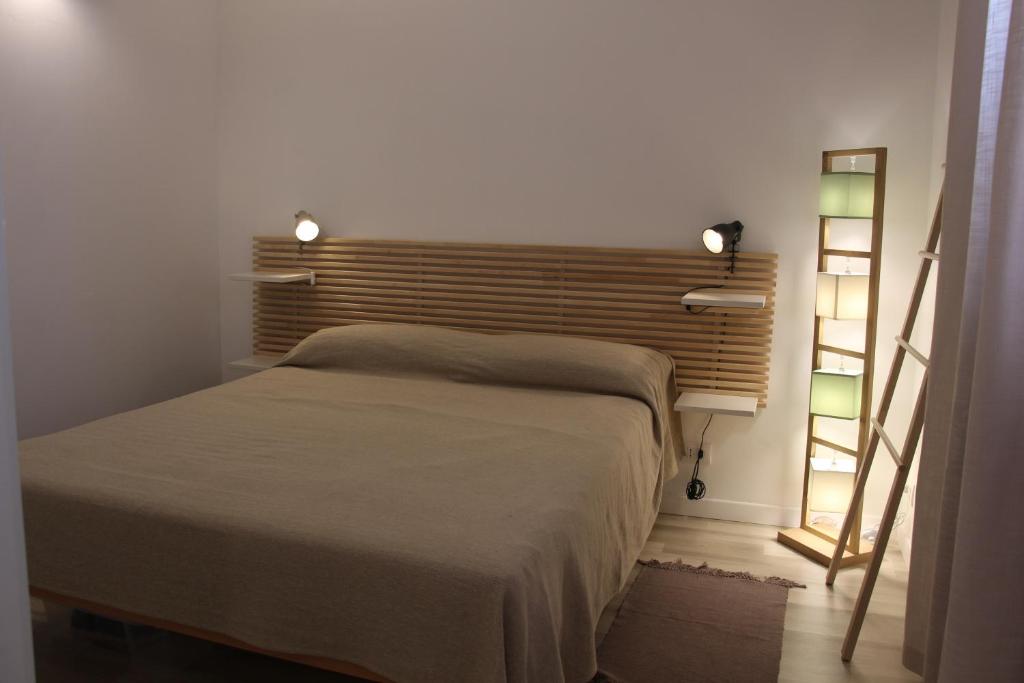 A bed or beds in a room at Lanterna sul mare
