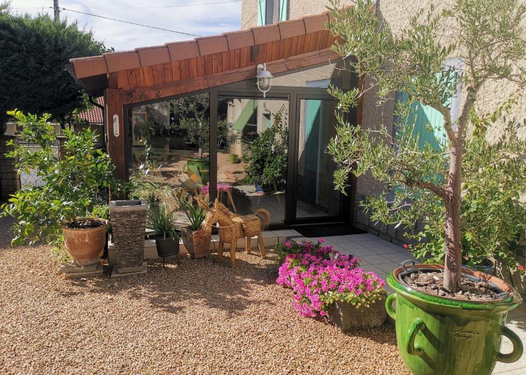 LA FERME DE CAPUCINE - Standard Double Room With Shared Bathroom