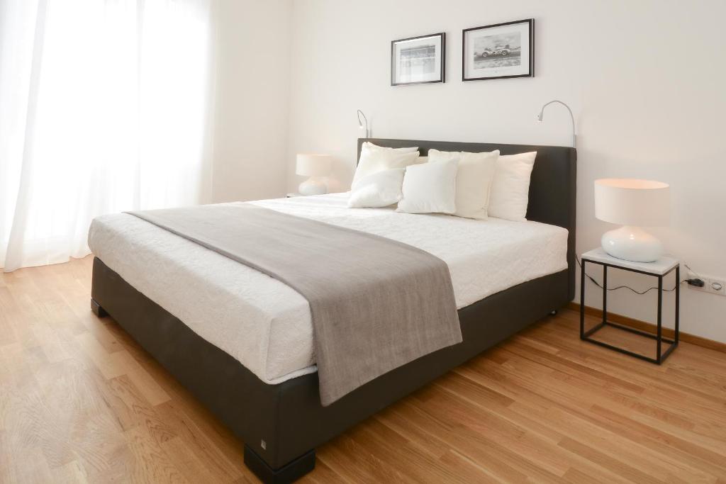 Postel nebo postele na pokoji v ubytování Lunas Appartements Essen