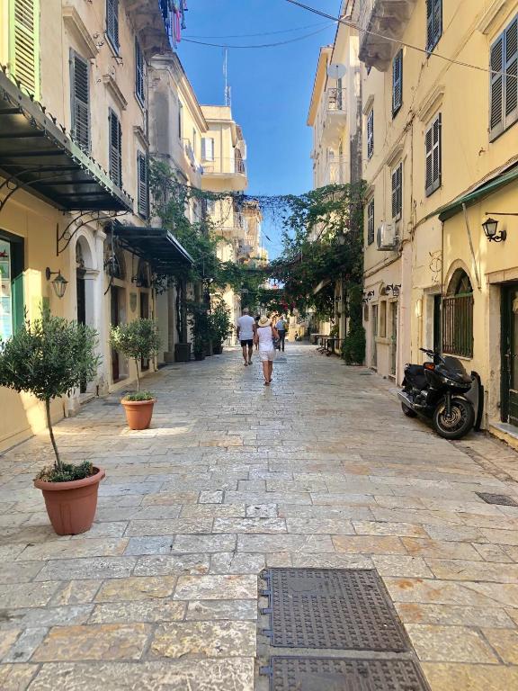 Corfu Old Town’s Cutiest Place vendégei