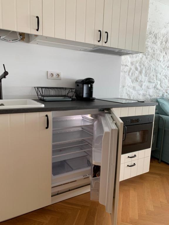 A kitchen or kitchenette at Oktheway Coruña Historic Center