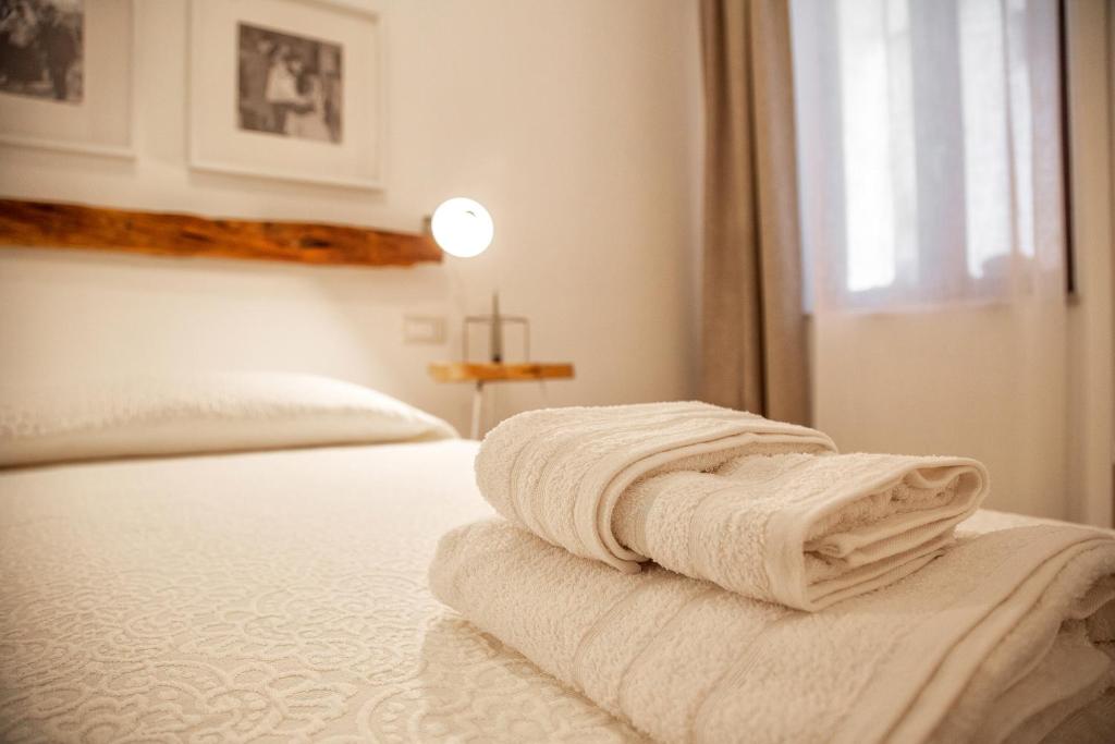 Postel nebo postele na pokoji v ubytování Elune B&B